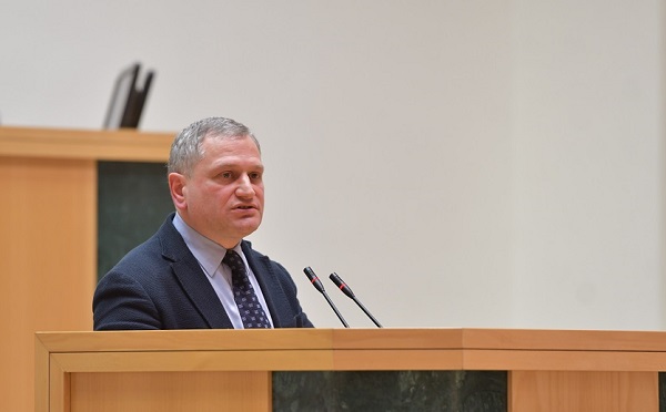 თქვენ ცდილობთ, რომ დააზიანოთ  პარტნიორებთან ქვეყნის ურთიერთობა - არმაზ ახვლედიანი პრემიერს