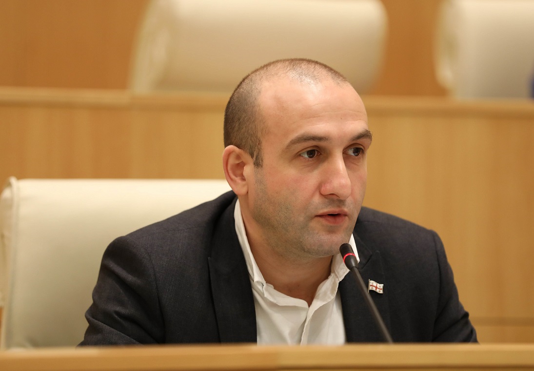 ფეხბურთის ენაზე რომ ვთქვათ, „ქართულმა ოცნებამ“ მყესები დაიწყვიტა არაფრისგან და  რატომ არ ცდილობს „ნაცმოძრაობა“ გოლის გატანას? - იაგო ხვიჩია