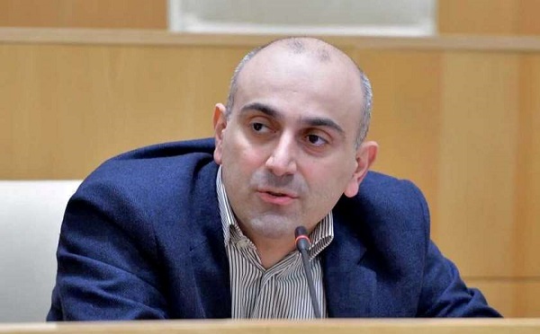 პარლამენტარებისთვის კორიდორებში გადაადგილებაც შეზღუდულია, ეს არის უმსგავსობა, კანონის დარღვევა - სანდრო რაქვიაშვილი