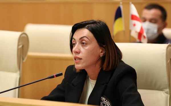 მივმართავ მოქალაქეებს, რომლებიც სარგებლობენ დასავლური გრანტებით, იმისთვის, რომ რუსულმა ოცნებამ უკან დაიხიოს, არსებობს ერთადერთი გზა, თქვენი პროტესტის ხმა ისმოდეს ხმამაღლა - ანა წითლიძე