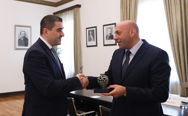 შალვა პაპუაშვილმა საქართველოში გაეროს ბავშვთა ფონდის (UNICEF) წარმომადგენელთან გამოსამშვიდობებელი შეხვედრა გამართა