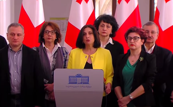ოპოზიციის წარმომადგენლებმა პრეზიდენტს მიმართეს, 11 აპრილს რიგგარეშე სხდომა აღარ დანიშნოს