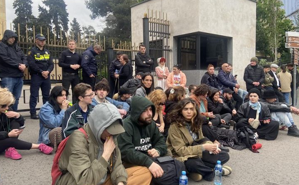 აქონდროპლაზიის მედიკამენტის დაფინანსების მოთხოვნით 19 საათზე კანცელარიასთან აქცია გაიმართება