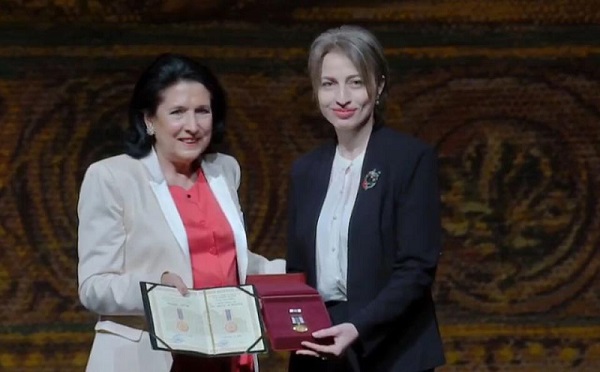 სალომე ზურაბიშვილმა ნანა მალაშხია და ნანა მახარაძე ღირსების მედლით დააჯილდოვა