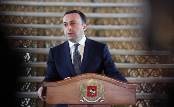 მინდა ჩვენს ევროპელ მეგობრებს ვუთხრა, როდესაც ჩვენს რადიკალურ ოპოზიციას შეხვდებიან, ისინი ხვდებიან მათი მოქალაქეების მძარცველის მიერ დაფინანსებული პარტიის წარმომადგენლებს - პრემიერი
