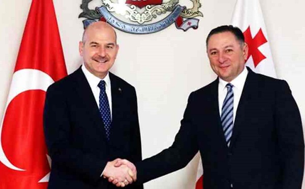 თურქეთის შინაგან საქმეთა მინისტრმა ვახტანგ გომელაურს თურქეთში მომხდარი მიწისძვრის შემდეგ გაწეული დახმარებისა და მხარდაჭერისთვის მადლობა გადაუხადა