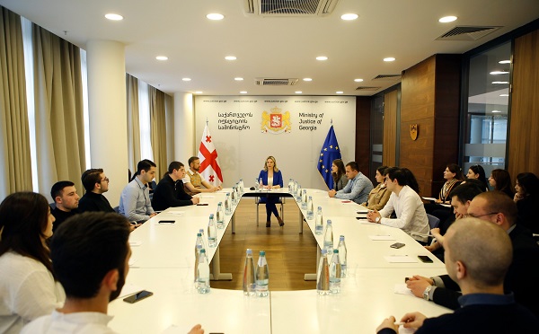 საერთაშორისო სასამართლოებში სახელმწიფოს სუვერენიტეტის დაცვის საკითხზე სტუდენტებთან დისკუსია გაიმართა