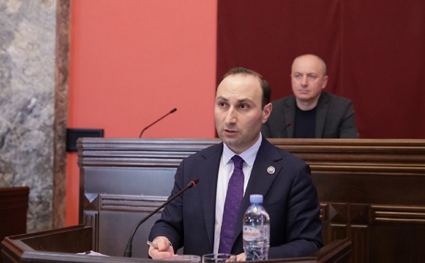 იურიდიულ საკითხთა კომიტეტმა მესამე მოსმენიდან მეორე მოსმენაზე დაბრუნებულ „დეოლიგარქიზაციის შესახებ“ კანონპროექტს მხარი დაუჭირა