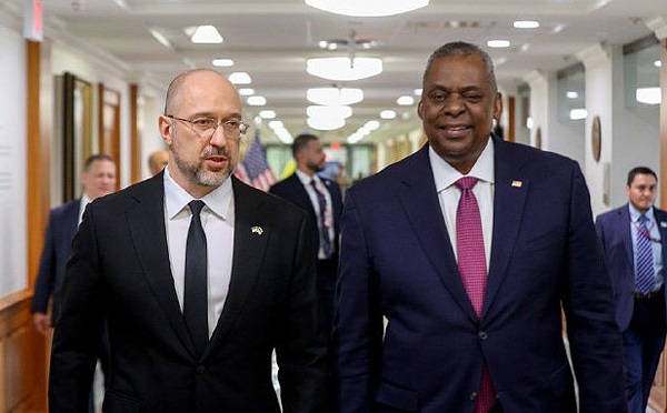 დენის შმიჰალი ლოიდ ოსტინს შეხვდა და უკრაინისთვის საბრძოლო თვითმფრინავების გადაცემა სთხოვა - CNN