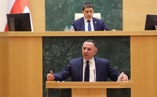 პოლიციამ აქციის მიმდებარე ტერიტორიაზე 10 პირი დააკავა, რომელებსაც თან ჰქონდათ ძალადობრივი ქმედებებისთვის გამიზნული კანონსაწინააღმდეგო ნივთები - ვახტანგ გომელაური