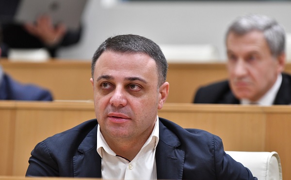 სირცხვილია, როცა ბატონი გოცირიძე გვეძახის  წინა საუკუნის ხალხს ანუ წარსულებს  და თვითონ თავს  მიიჩნევს მომავლად - ალუდა ღუდუშაური  