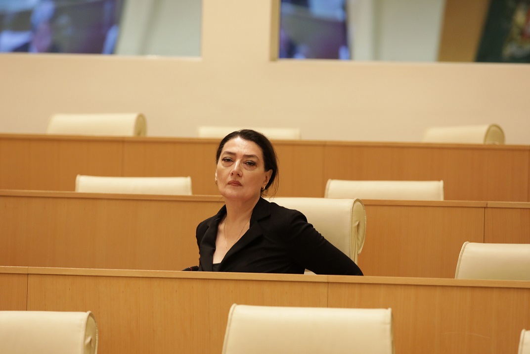 რევოლუცია იქნება, თუ რაც იქნება, მიიღებთ, აბა, რას იზამთ, ქვეყანას მართმევთ და რუსეთის ორბიტაზე გინდათ გადაყვანა, აბა, მანდ გაგაჩერებთ თქვენ? აბა, დამოუკიდებლობას წაგართმევინებთ? – თაკო ჩარკვიანი