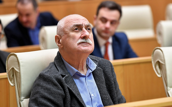ადამიანი, ოჯახი, ტრადიცია, ღირსება - ამ აბჯრით შემოსილ ქვეყანას დარაჯობთ თქვენ - ლადო კახაძე ირაკლი ღარიბაშვილს