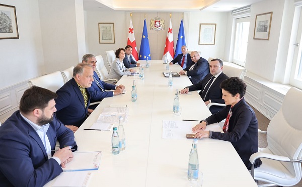 ირაკლი ღარიბაშვილის ხელმძღვანელობით, მთავრობის ადმინისტრაციაში ზამთრის ოლიმპიური ფესტივალის მზადებასთან დაკავშირებით შეხვედრა გაიმართა