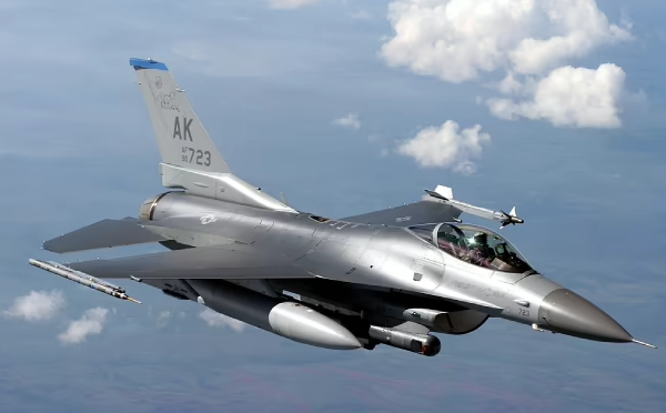 დანია მზად არის უკრაინელი პილოტები F-16-ის ტიპის გამანადგურებლების მართვაში მოამზადოს