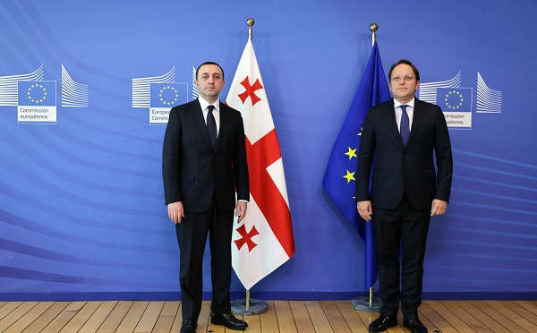 ირაკლი ღარიბაშვილი ევროკომისარ ოლივერ ვარჰეის შეხვდა