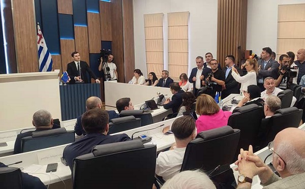 მოგცემთ ფლეილისტს, რასაც ვუსმენ: „საქართველოო ლამაზო“, „წვიმა მოგონებებს ასველებს“, „ერთხელ გაკოცებ და წავალ“ - თორნიკე რიჟვაძე ოპოზიციას