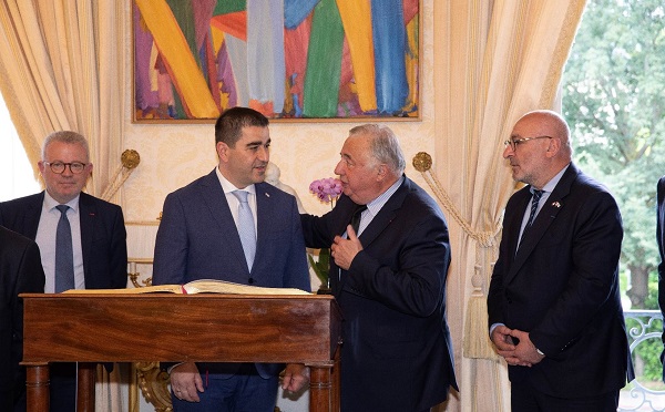 შალვა პაპუაშვილი საფრანგეთის სენატის თავმჯდომარეს შეხვდა