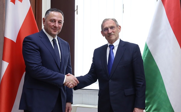 ვახტანგ გომელაური ოფიციალური ვიზიტის ფარგლებში უნგრეთის შინაგან საქმეთა მინისტრს შეხვდა