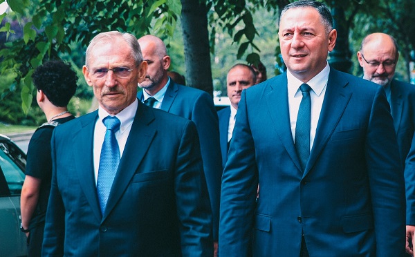უნგრეთის შინაგან საქმეთა მინისტრმა, შანდორ პინტერმა ვახტანგ გომელაურს ოფიციალურ სადილზე უმასპინძლა