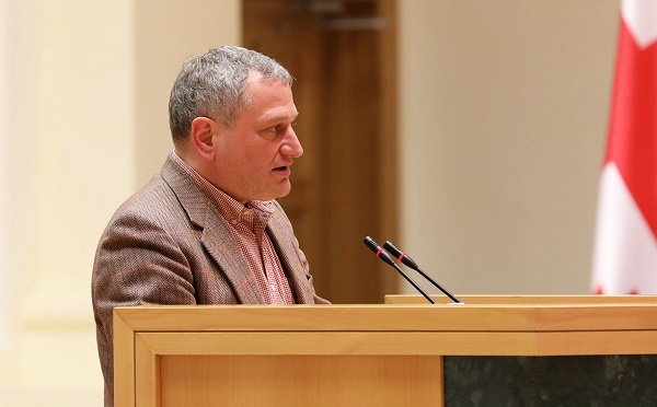 ჩვენ თუ კვლავ ველური წესებით ვაპირებთ 2024 წლის არჩევნების ჩატარებას, ვიცოდეთ, რომ ჩვენს სახელმწიფოებრიობას ისეთი გამოწვევები დაუდგება, რომლის წინაშეც ჯერ არ ყოფილა - არმაზ ახვლედიანი