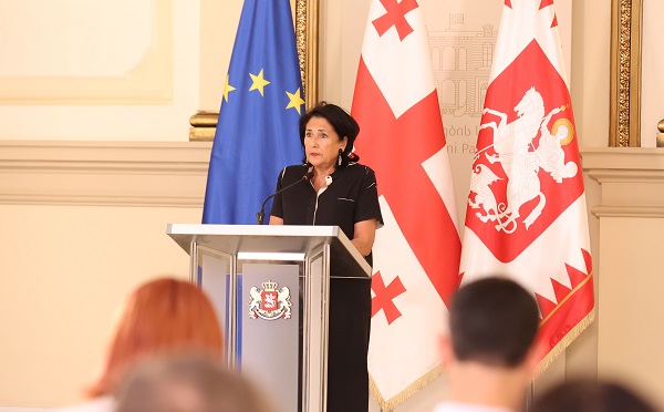 მოვუწოდებ მმართველ გუნდს, შეწყვიტოს სიძულვილის ენა და დაპირისპირების წაქეზება - სალომე ზურაბიშვილი