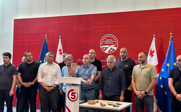 დიახ, პრეზიდენტ სააკაშვილთან ერთად ვაპირებთ ამ ქვასროლია „პუტინისტებს“ კუდით ქვა ვასროლინოთ - ლევან ხაბეიშვილი