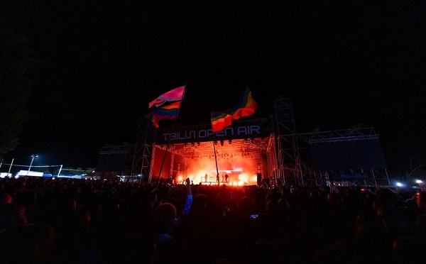 აგრესიულმა ჯგუფებმა არამარტო პრაიდ ფესტის, არამედ ჩვენი და ჩვენი ფესტივალის პარტნიორების კუთვნილი ქონება დააზიანეს, გაანადგურეს ან მიითვისეს - Tbilisi Open Air