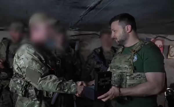 ვოლოდიმირ ზელენსკი ბახმუტის რეგიონში ჩავიდა