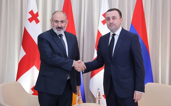ირაკლი ღარიბაშვილი ნიკოლ ფაშინიანს შეხვდა