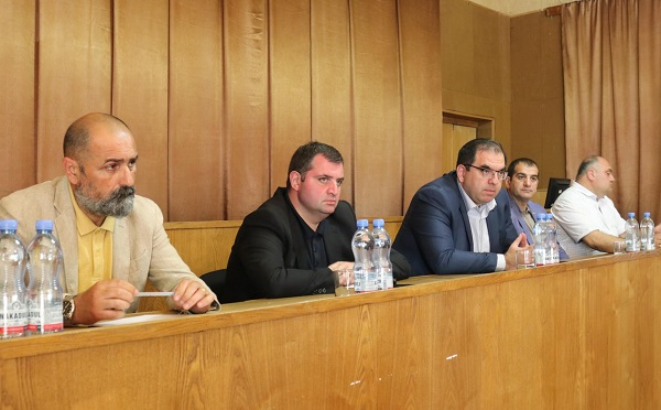გარემოს დაცვისა და სოფლის მეურნეობის მინისტრის მოადგილე თენგიზ ნასარიძე მეხორბლე ფერმერებს შეხვდა