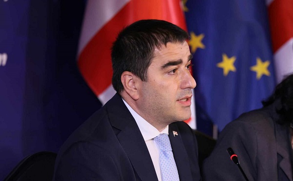 გარწმუნებთ, ჩვენ ვიქნებით პირნათელი ქართველი ხალხის და ევროკავშირის წინაშე 12 რეკომენდაციასთან დაკავშირებით, ყველა ნახავს, რომ უკრაინასთან და მოლდოვასთან შედარებითაც, საქართველო კვლავ იქნება ლიდერი - შალვა პაპუაშვილი