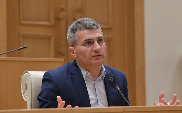 დღეს პარლამენტში არის მინისტრი, რომლის მინისტრობის პერიოდში ქვეყნის ეკონომიკა  50 მლრდ ლარიდან 80 მლრდ ლარამდე გაიზარდა - მამუკა მდინარაძე 