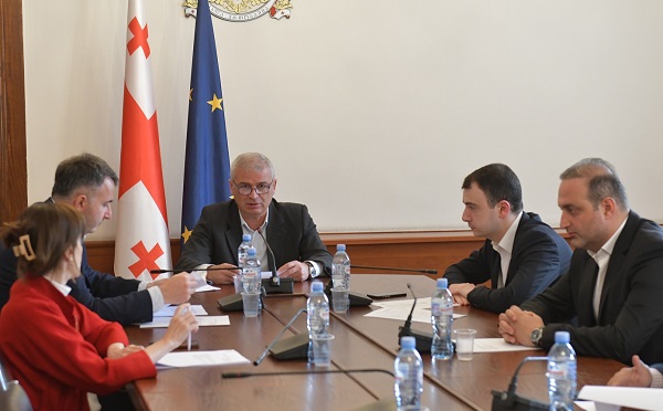 საპროცედურო საკითხთა და წესების კომიტეტმა ქეთევან ჩარკვიანის პარლამენტის წევრის უფლებამოსილების ცნობის საკითხს მხარი დაუჭირა