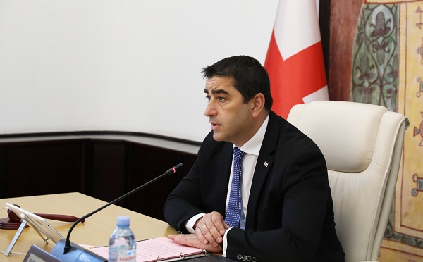 შალვა პაპუაშვილმა გამოსცა ბრძანება „საქართველოს პარლამენტის სასახლეში უსაფრთხოების დაცვის შესახებ“, რომელიც ძალაში 18 სექტემბერს შევა  