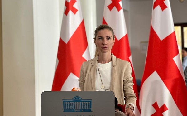 სრულიად გაუმართლებელი და უკანონოა გადაწყვეტილება, რომ ერთპიროვნულად აუკრძალოთ ყველა დეპუტატს სააკაშვილთან შესვლის შესაძლებლობა, რომელიც ივანიშვილის რეჟიმის პოლიტიკური ტყვეა - თინა ბოკუჩავა შალვა პაპუაშვილს