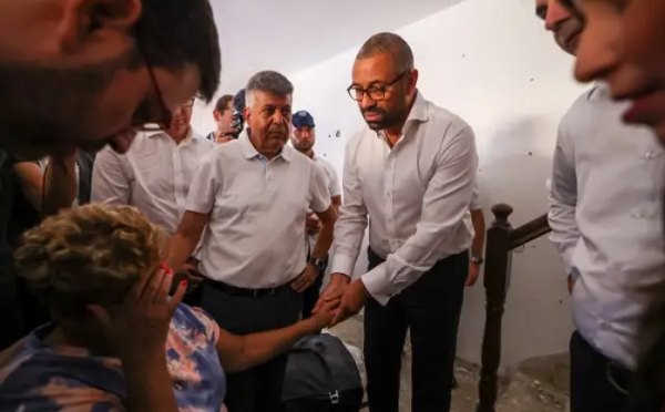 ბრიტანეთის საგარეო საქმეთა მინისტრს ისრაელში ვიზიტის დროს, საჰაერო განგაშის სიგნალის გამო, თავშესაფარში გადასვლა მოუწია
