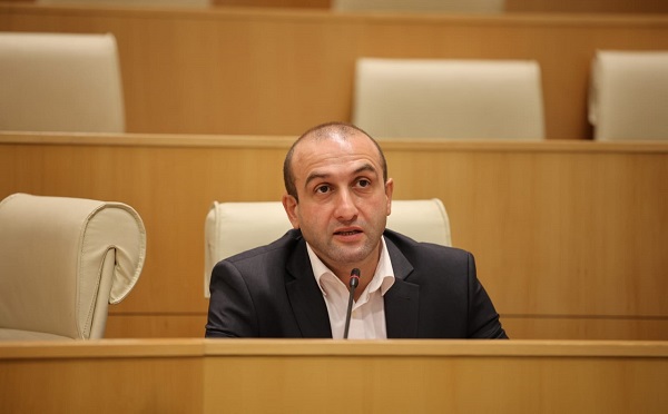 მინდა დაველაპარაკო მიხეილ სააკაშვილს და ვუთხრა, რომ  მისი პარტიის უდიდესი ნაწილი გადაბირებულია თქვენს მიერ - იაგო ხვიჩია უმრავლესობას