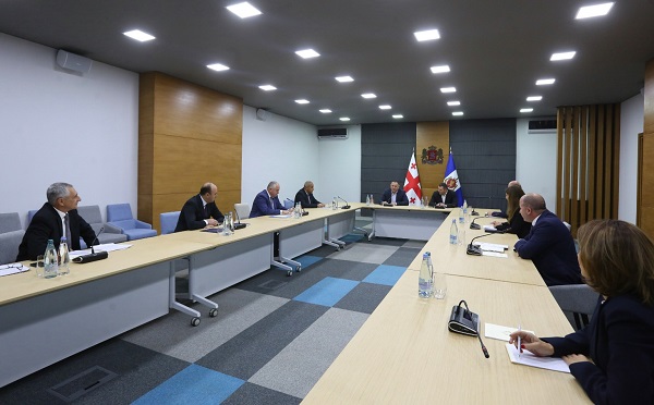 ვახტანგ გომელაურმა სტრუქტურული დანაყოფების ხელმძღვანელ პირებთან თათბირი გამართა