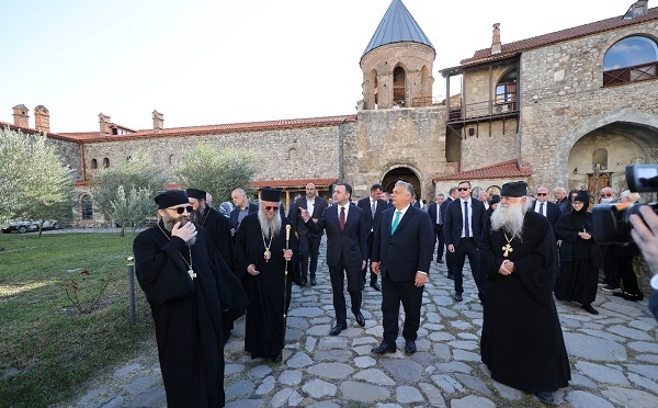 ირაკლი ღარიბაშვილი და ვიქტორ ორბანი ალავერდის მონასტერში იმყოფებოდნენ