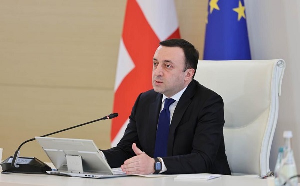 მინდა მადლობა გადავუხადო ევროკომისიის პრეზიდენტს, ქალბატონ ურსულა ფონ დერ ლაიენს, განსაკუთრებული მადლობა მინდა გადავუხადო ასევე ევროკომისარ ოლივერ ვარჰეის, რომელიც არის ჩვენი ქვეყნის დიდი მეგობარი - ირაკლი ღარიბაშვილი