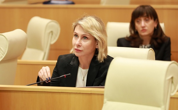 სალომე ზურაბიშვილის განცხადება სი ძინ პინის წინააღმდეგ, არის ქვეყნის უდიდესი პოლიტიკური დარტყმის ქვეშ დაყენება, რის გამოც პრემიერს და თითოეულ ჩვენგანს ბოდიშის მოხდა გვიწევს, რომ ეს ზიანი თავიდან ავირიდოთ - ნინო წილოსანი
