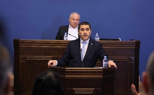 შალვა პაპუაშვილმა მომდევნო მოწვევის პარლამენტის წევრების  ანაზღაურების შესახებ რეგლამენტში ცვლილების პროექტი საფინანსო-საბიუჯეტო კომიტეტის სხდომაზე წარადგინა