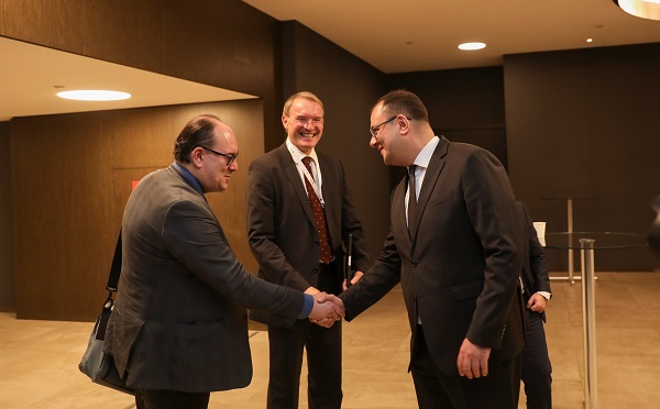 რატი ბრეგაძე მაღალი დონის საერთაშორისო კონფერენციის ფარგლებში ორმხრივ შეხვედრებს აგრძელებს