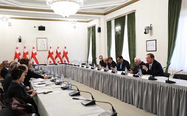 საპარლამენტო ოპოზიციის წევრები ვენეციის კომისიის დელეგაციას შეხვდნენ