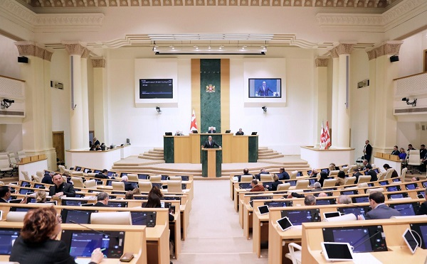 პენიტენციური კოდექსის მიღების შემდგომ ყველა სახის პაემანი გახდება სრულიად უფასო, მოსამსახურეები თანამდებობრივი და წოდებრივი სარგოს გარდა, მიიღებენ წელთა ნამსახურობის დანამატს - რატი ბრეგაძე