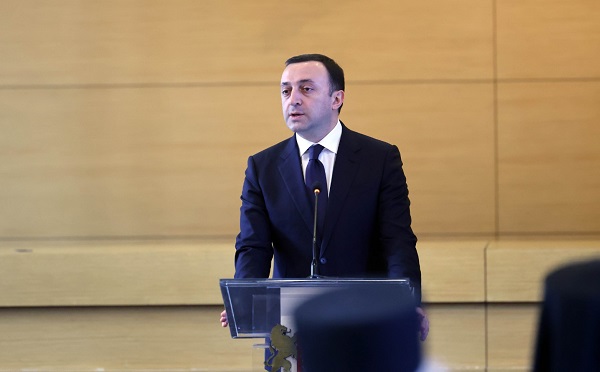 დამისახელეთ ერთი პრეცედენტი ჩვენი ქვეყნის ისტორიაში, რომ ადამიანს ქონება დაეგროვებინა საზღვარგარეთ, შემდეგ თავისი ნებით ჩამოეტანა და დაეხარჯა 3 მლრდ დოლარი ქველმოქმედებაში - ირაკლი ღარიბაშვილი ბიძინა ივანიშვილზე