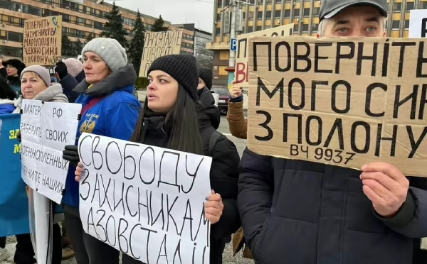 უკრაინელი სამხედრო ტყვეების ოჯახების წევრებმა აქციები გამართეს კიევსა და ზაპოროჟიეში