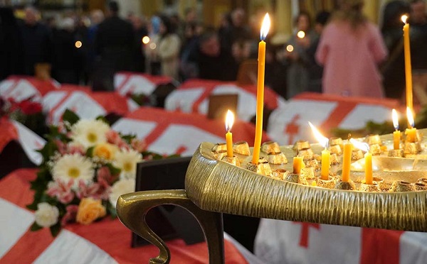 ოკუპირებული აფხაზეთიდან გადმოსვენებული 23 პირი სამხედრო პატივით დაკრძალეს