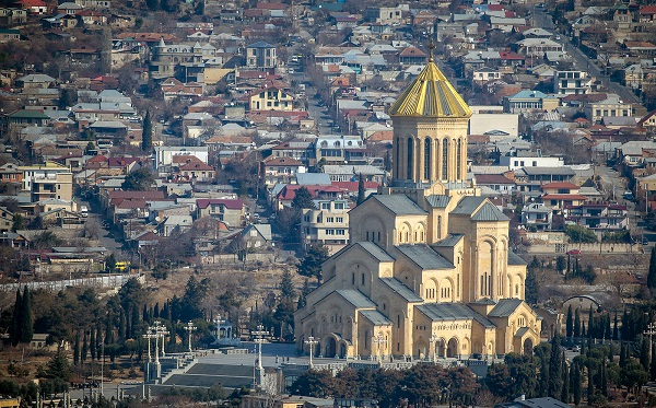 სამებაში ჟურნალისტების აკრედიტაციის გარეშე შესვლა დროებით შეიზღუდა